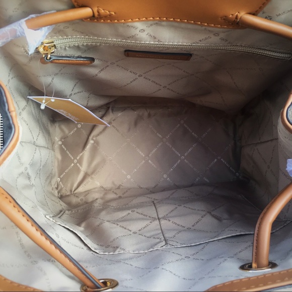 NWT Michael Kors Abbey LG Cargo Backpack - Picture 4 of 5